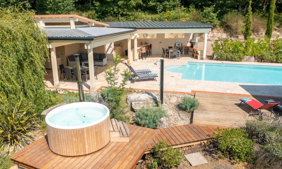 Damiatte House | French Villa with Pool & Games Room