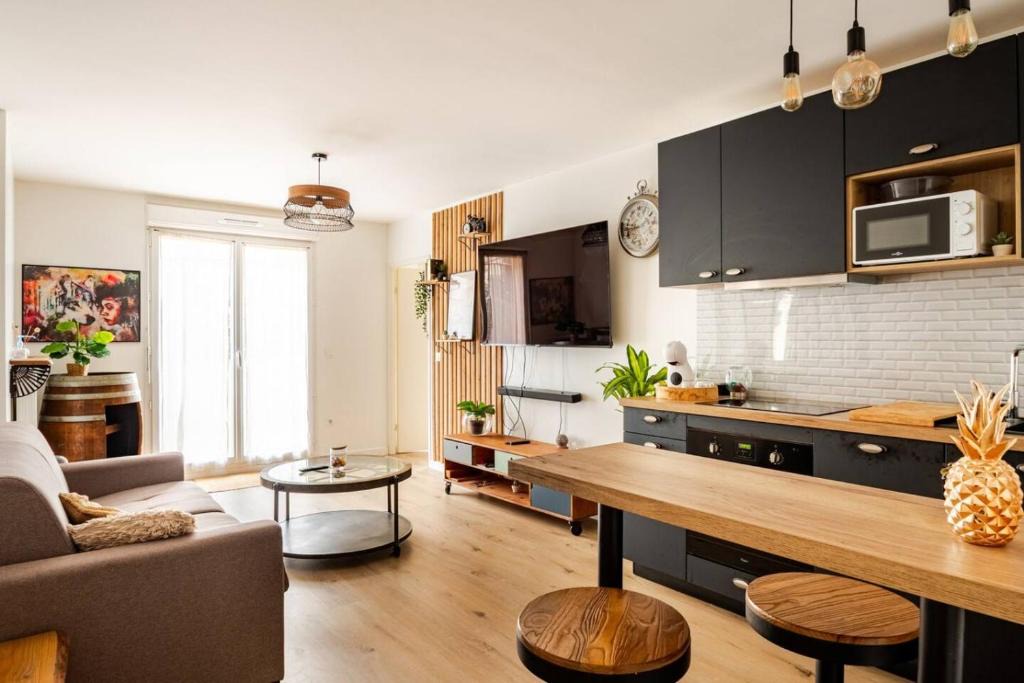 Athis-Mons Apartment | Fresh Apartment near Orly & Free parking