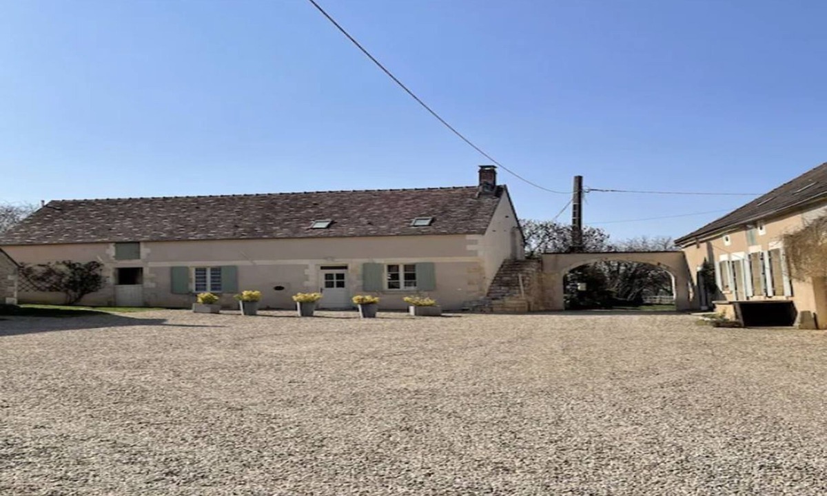 Druyes-les-Belles-Fontaines House | Gîte au coeur d'un domaine