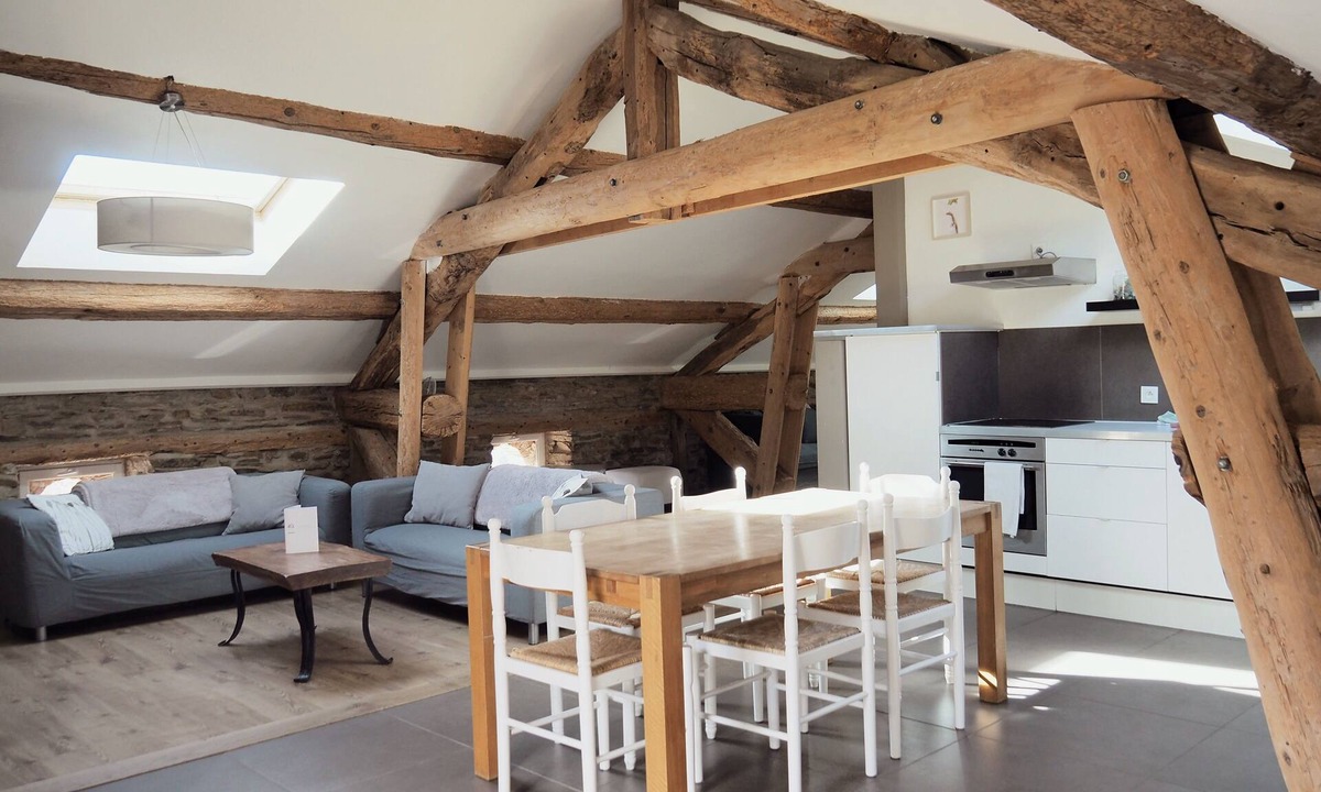 Massiac House | Gîte au Sein de Notre Ferme en Pierre du Xviie Siècle