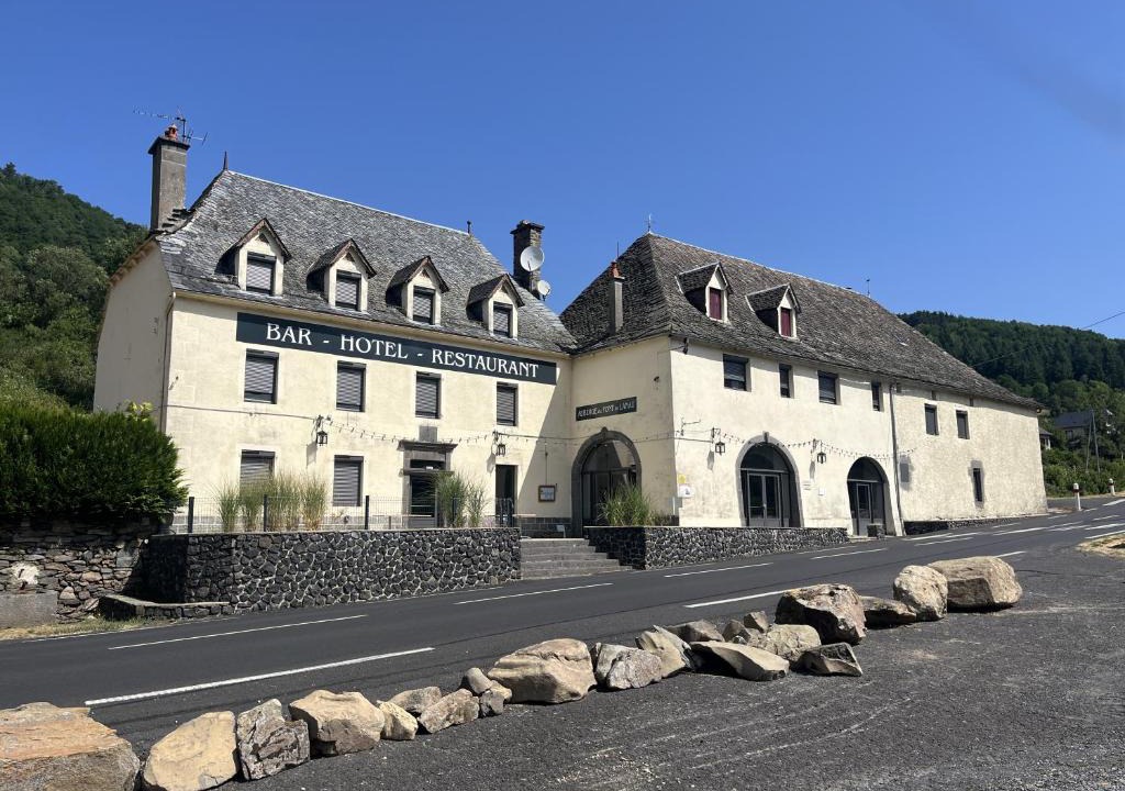 Neuveglise-sur-Truyere Hotel | Gîte-Auberge du Pont de Lanau