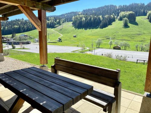 Lamoura Bed & Breakfast | Gîte avec terrasse et belle vue - ChaletNelda com