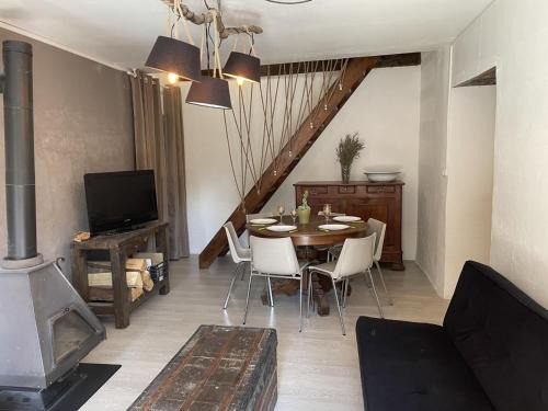 Besson House | Gîte champêtre à Besson avec charme authentique - FR-1-489-348