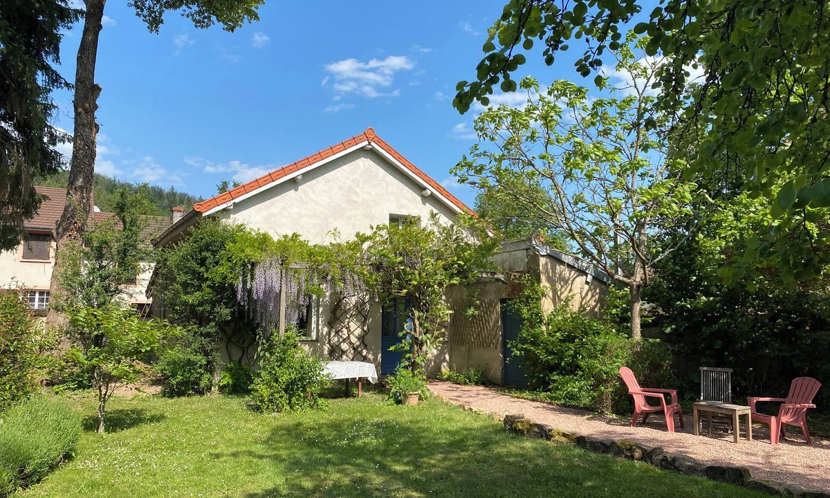 Lucenay-l'Eveque Cottage | Gîte Clématite at Villa Mortaise in Burgundy (Morvan)