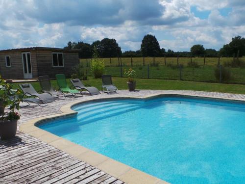 Creuzier-le-Neuf House | Gîte confortable avec piscine partagée et animaux admis - FR-1-489-76