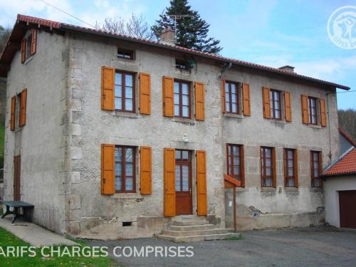 La Chambonie House | Gîte convivial avec jardin, accepte animaux, idéal pour nature et randonnées en Auvergne - FR-1-496-197