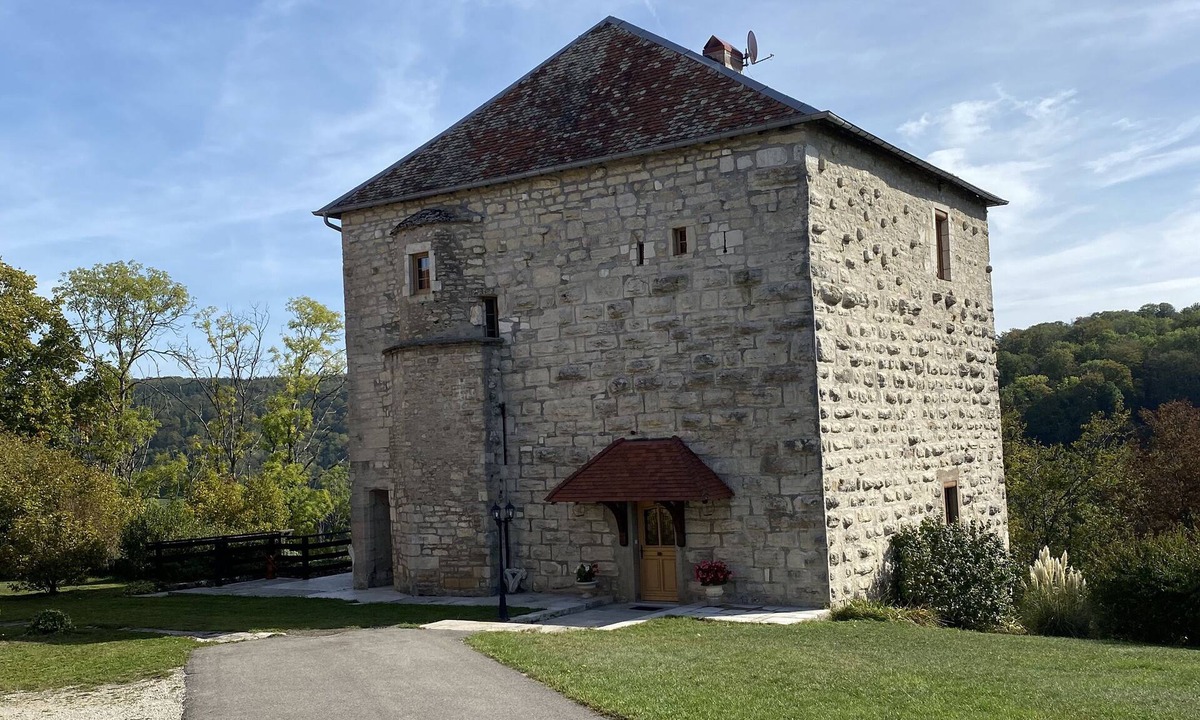 Cotebrune House | Gîte dans une très jolie tour carré du XII siècle pour 6-8 personnes à COTEBRUNE