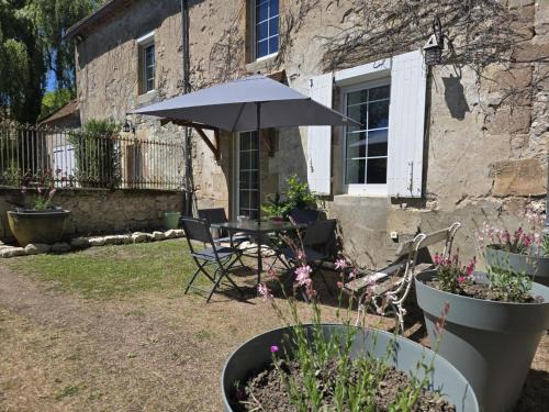 Souvigny House | Gîte de Charme à Souvigny : Histoire, Nature & Sérénité - FR-1-489-581
