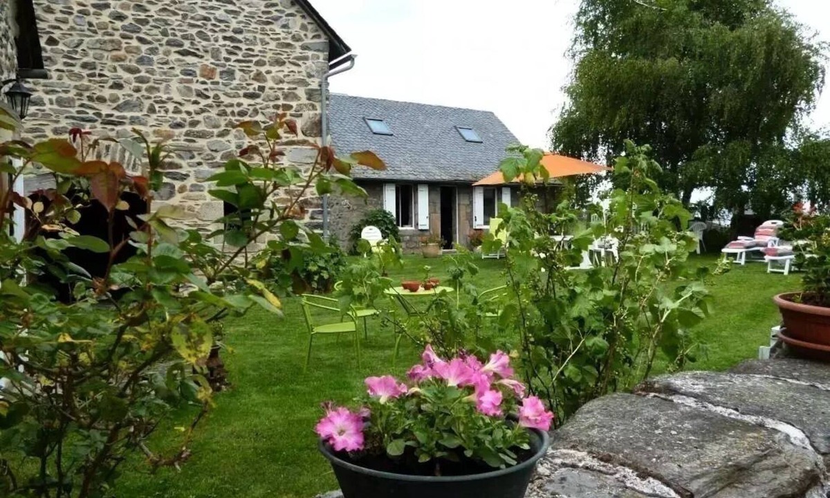 Sarroux-Saint-Julien Villa | Gîte de France in Sarroux - St Julien 3 ears - Gîte de France 8 people