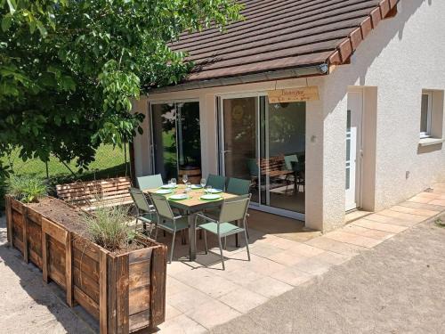 Grusse House | Gîte de la Sauge, Jura, maison plain-pied