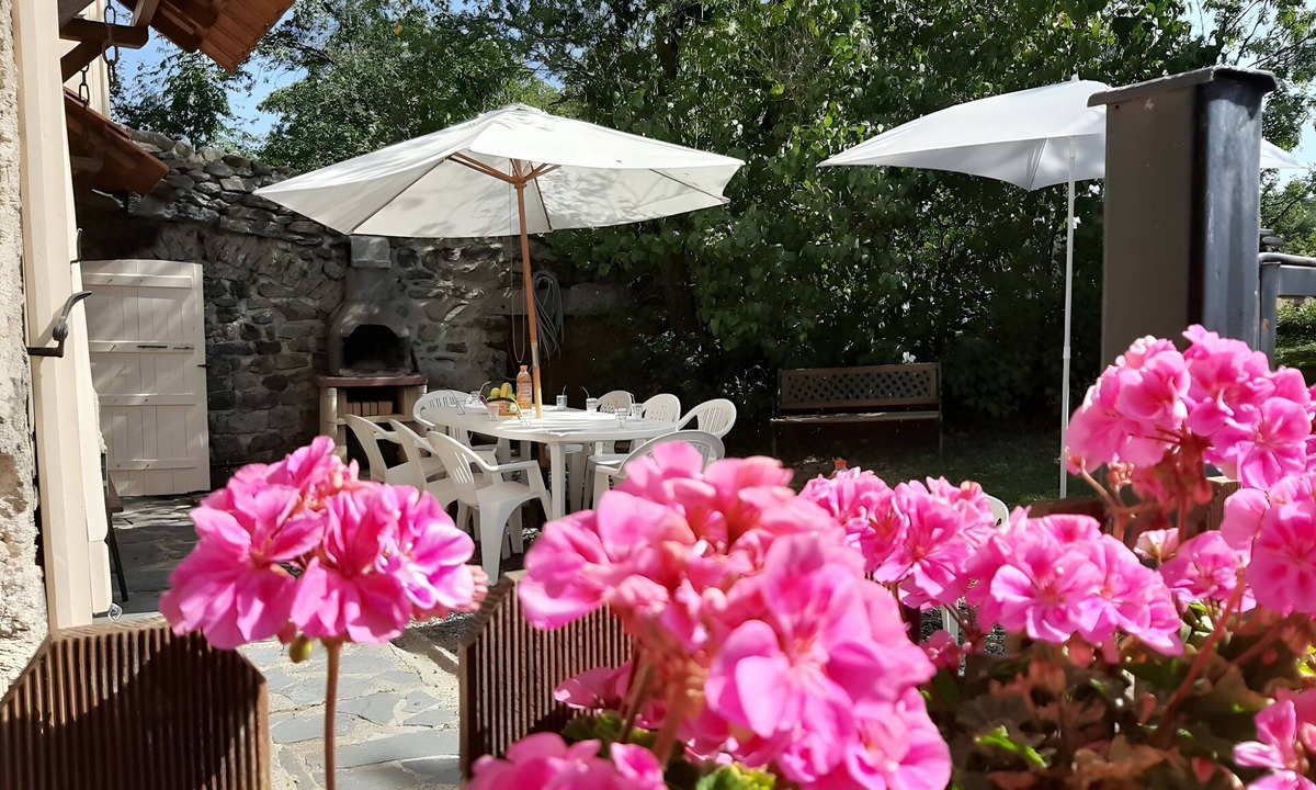 Chamalieres-sur-Loire House | Gîte De Varenne: Mountain View, Private Terrace & Wi-Fi in Chamalières sur Loire