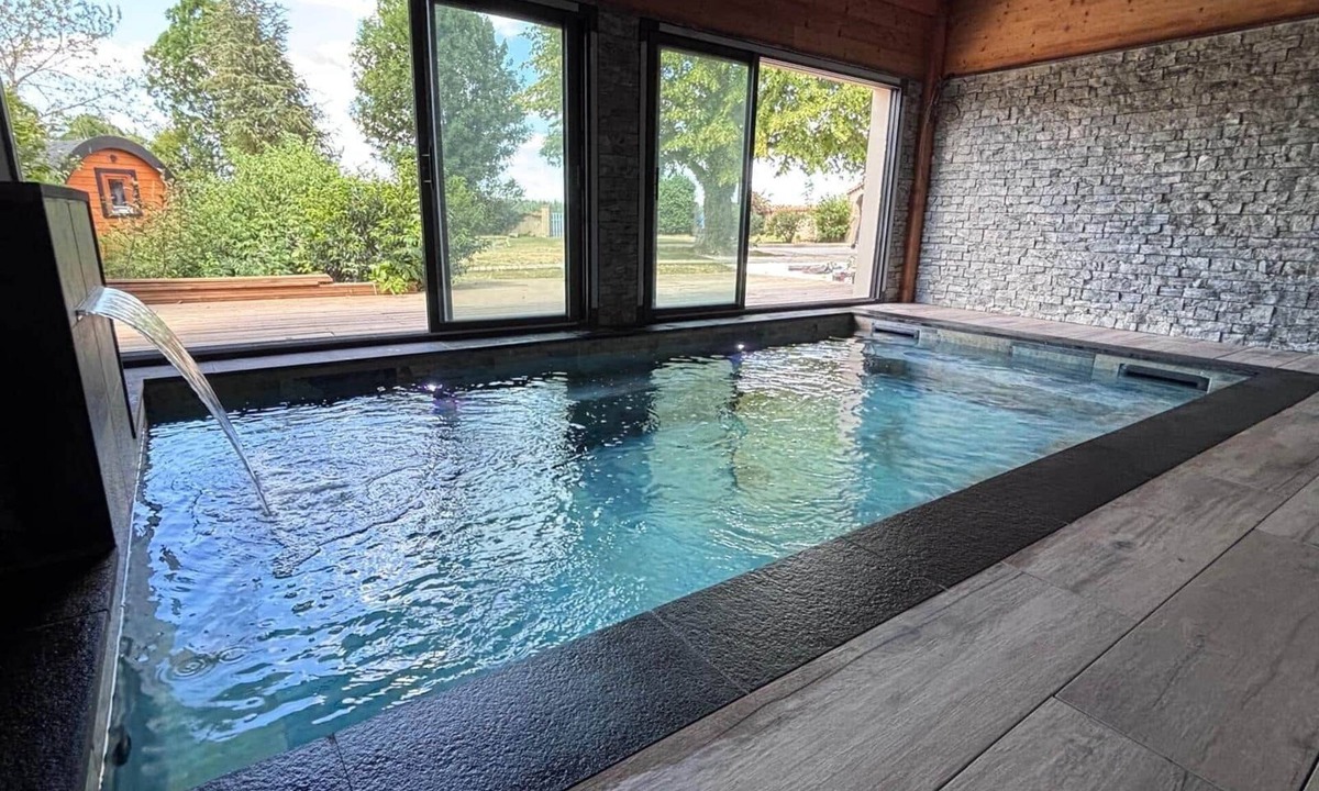 Montchal House | Gîte des beaux souvenirs (sleeps 23)