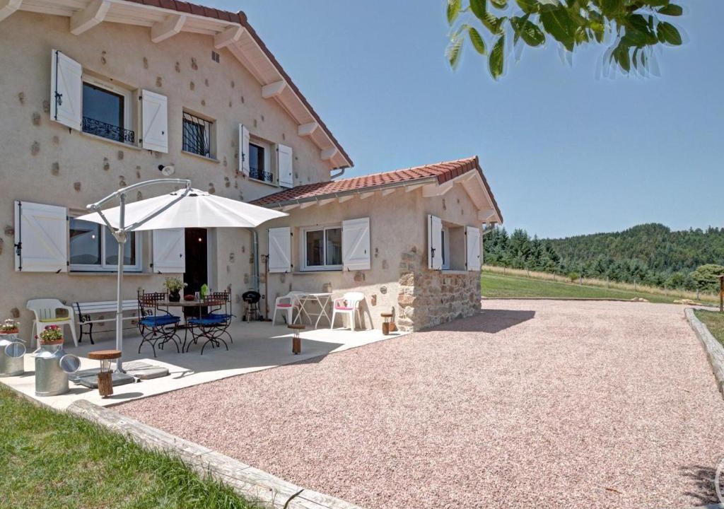Saint-Priest-la-Prugne House | Gîte douillet avec terrasse, jardin et cheminée à Saint-Priest-la-Prugne - FR-1-496-348