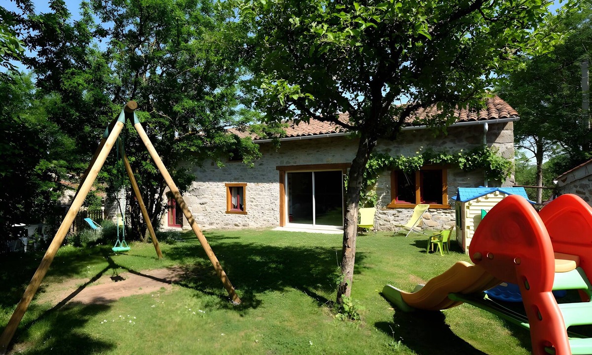 Manglieu House | Gîte du Châtelet, 10-12 Guests, in Auvergne