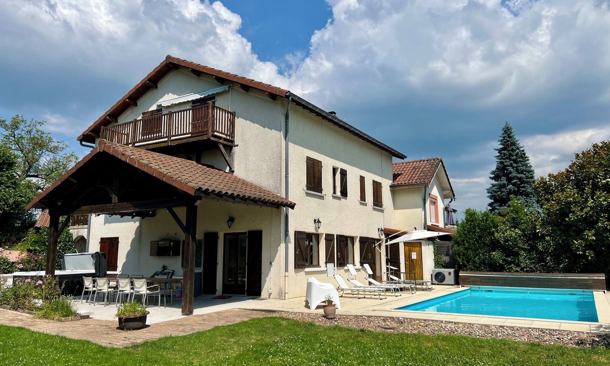 Saint-Jean-la-Bussiere House | Gîte du Beaujolais Bleu 18 pers. - Pool and Jacuzzi - Lac des Sapins 2mn away