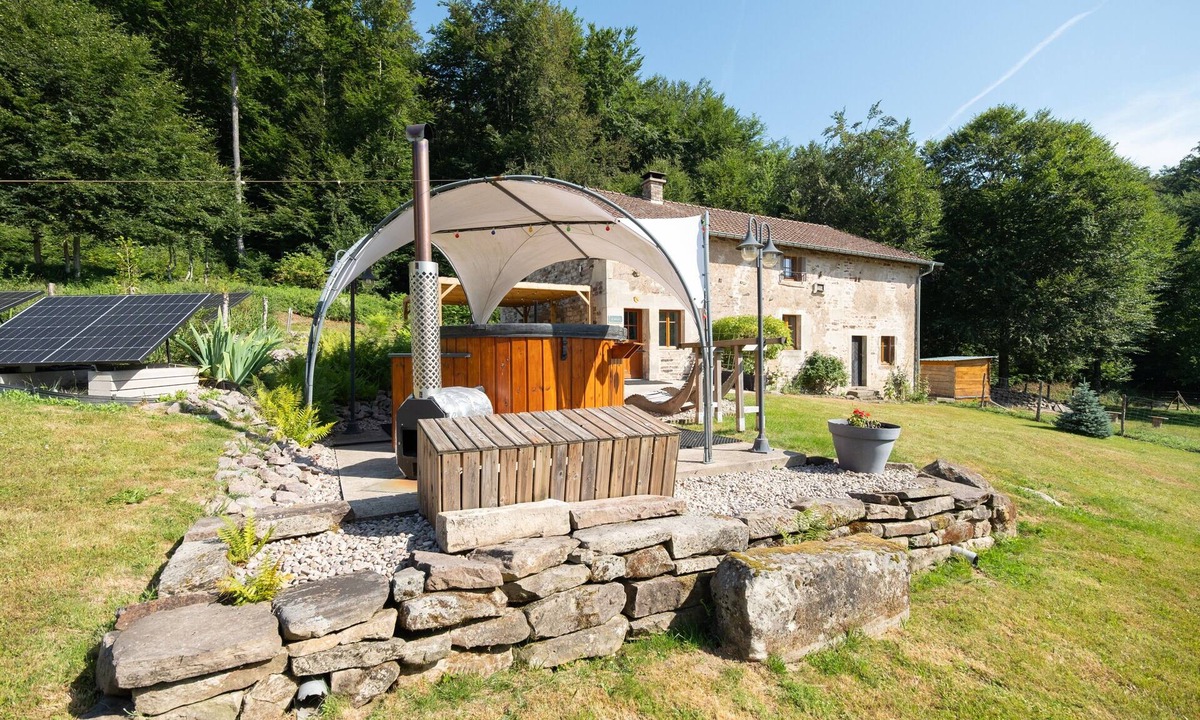 Le Clerjus Cottage | Gîte du Hallot with Spa (Holidaymakers/Spa Guests)