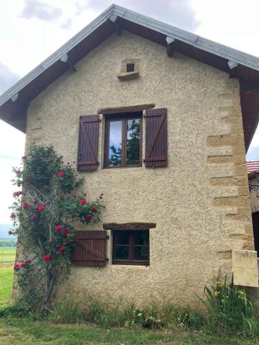 Molamboz House | Gîte du Poisson Rouge, grand terrain, cheminée, 10 min Arbois
