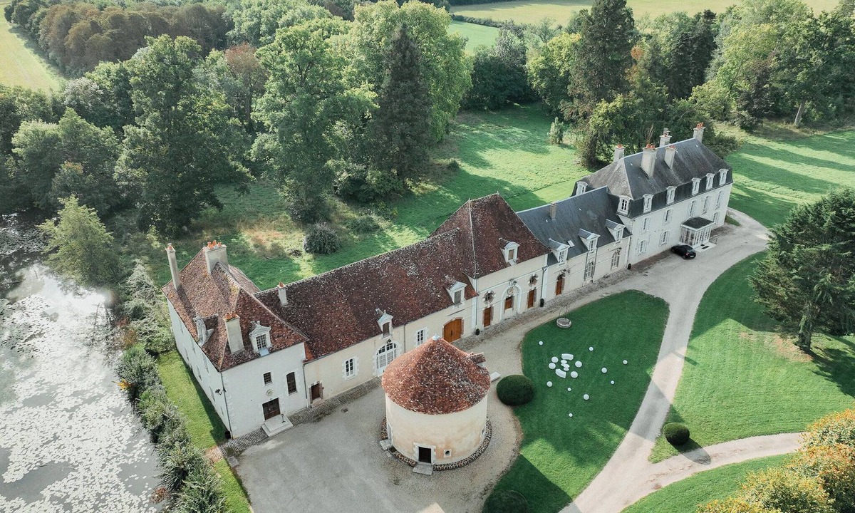 Villefargeau Other | Gîte du Vieux Chêne in the heart of a 19th century Château