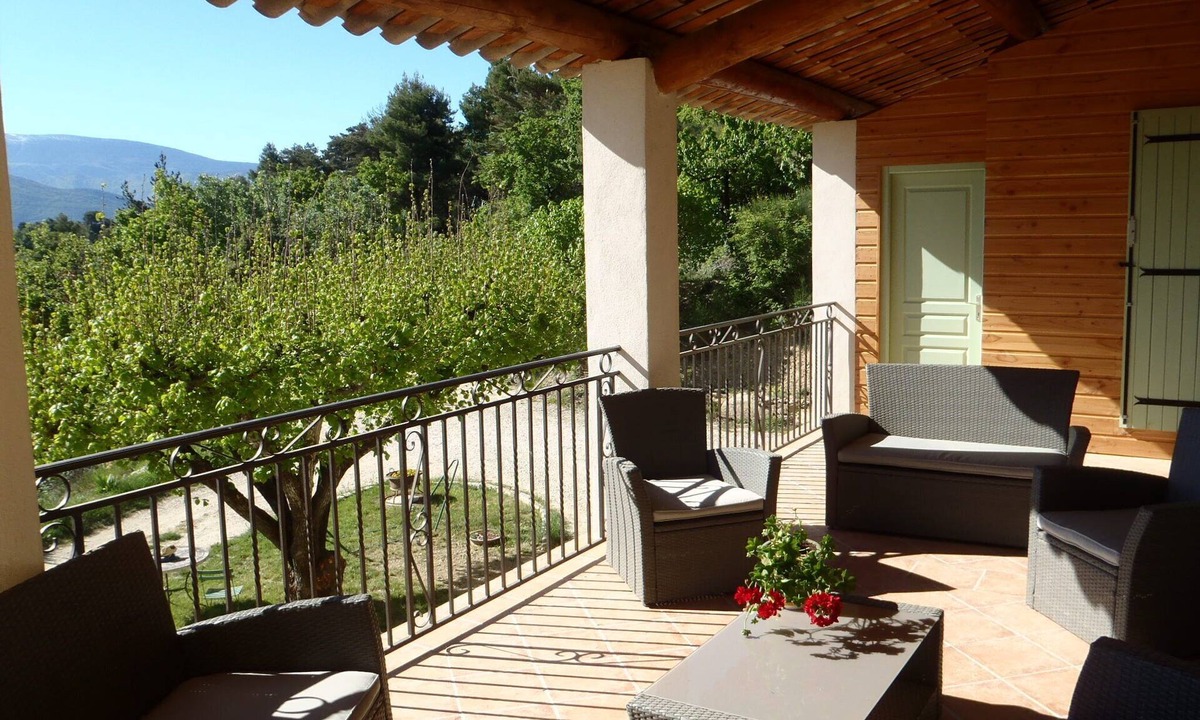 Propiac Apartment | Gîte Eglantier facing Mont Ventoux in drome provençale, swimming pool, nature