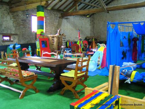Guinzeling House | Gîte et Grange à Jeux du Bonhomme Bouton