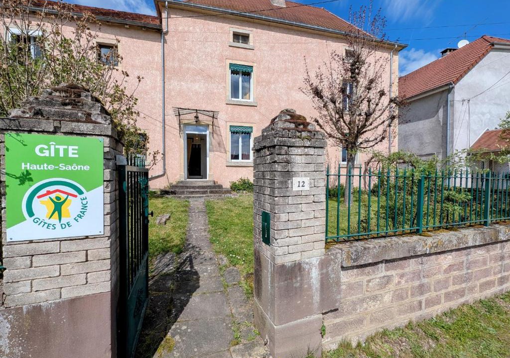 Anchenoncourt-et-Chazel House | Gîte familial 6 pers avec billard et salle de jeux - FR-1-583-488