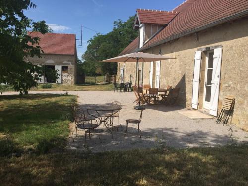 Meillard House | Gîte familial avec piscine partagée et jardin tranquille - FR-1-489-557
