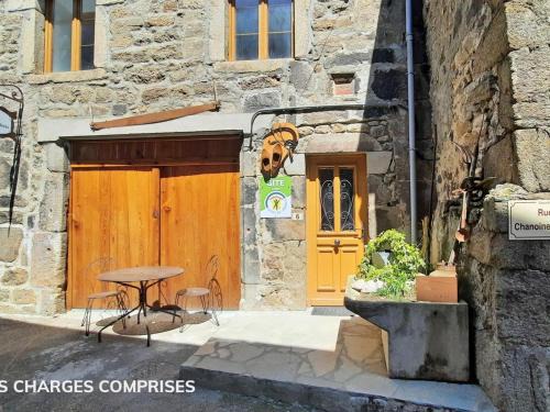 Sauvain House | Gîte familial confortable au cœur de Sauvain - FR-1-496-353
