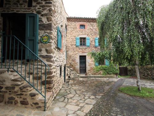 Villeneuve-dʼAllier House | Gîte familial avec grande terrasse à Auzat, proche baignades et sites historiques - FR-1-582-183