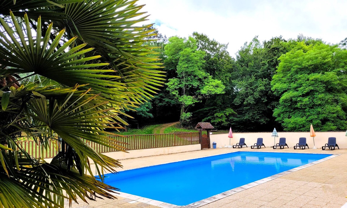 Sarlat-la-Caneda House | Gîte for 5 to 7 people in Sarlat. Heated swimming pool. Wifi. >Nature