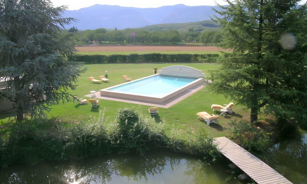 Saint-Marcellin Vercors Isere Communaute House | Gîte for 8 – La Fontaine Des Rollands: Mountain View, Shared Pool, Wi-Fi