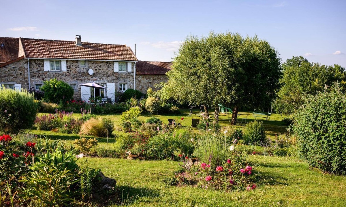 Saint-Romain-sous-Gourdon House | Gîte au jardin Le Poivre