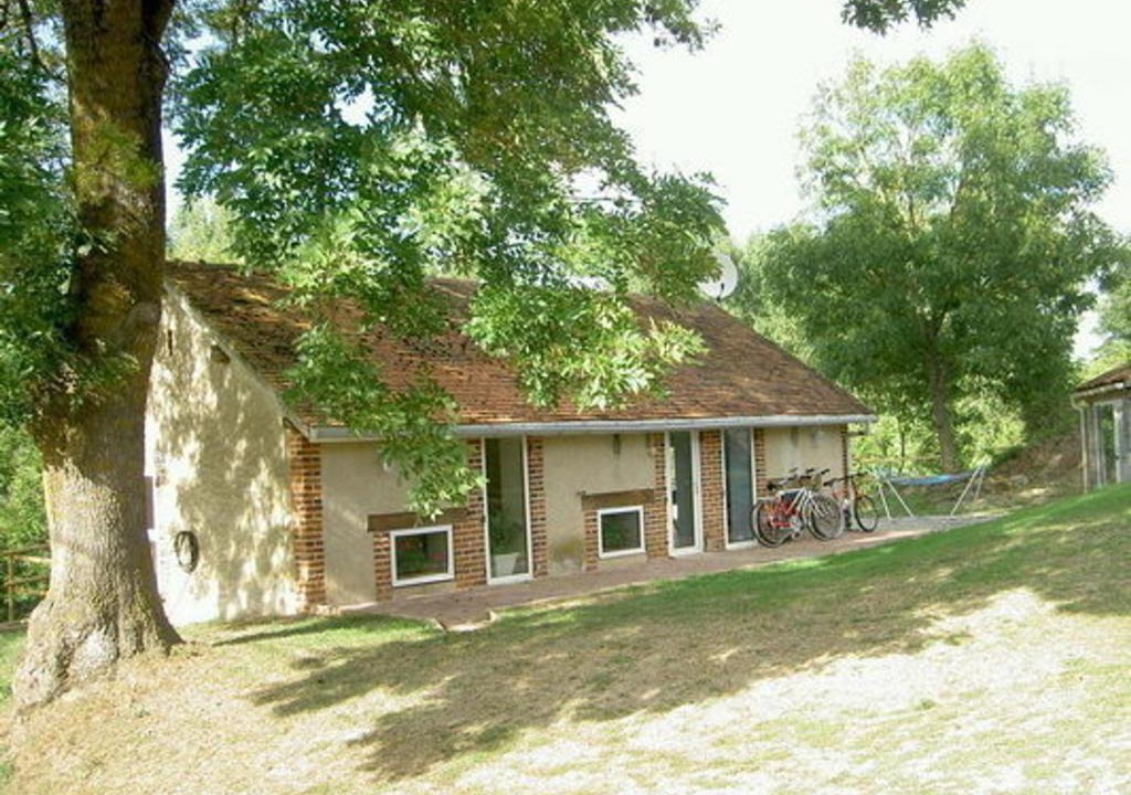 Chatel-de-Neuvre House | Gîte indépendant rénové, animaux acceptés, jardin - La Tourne - FR-1-489-22