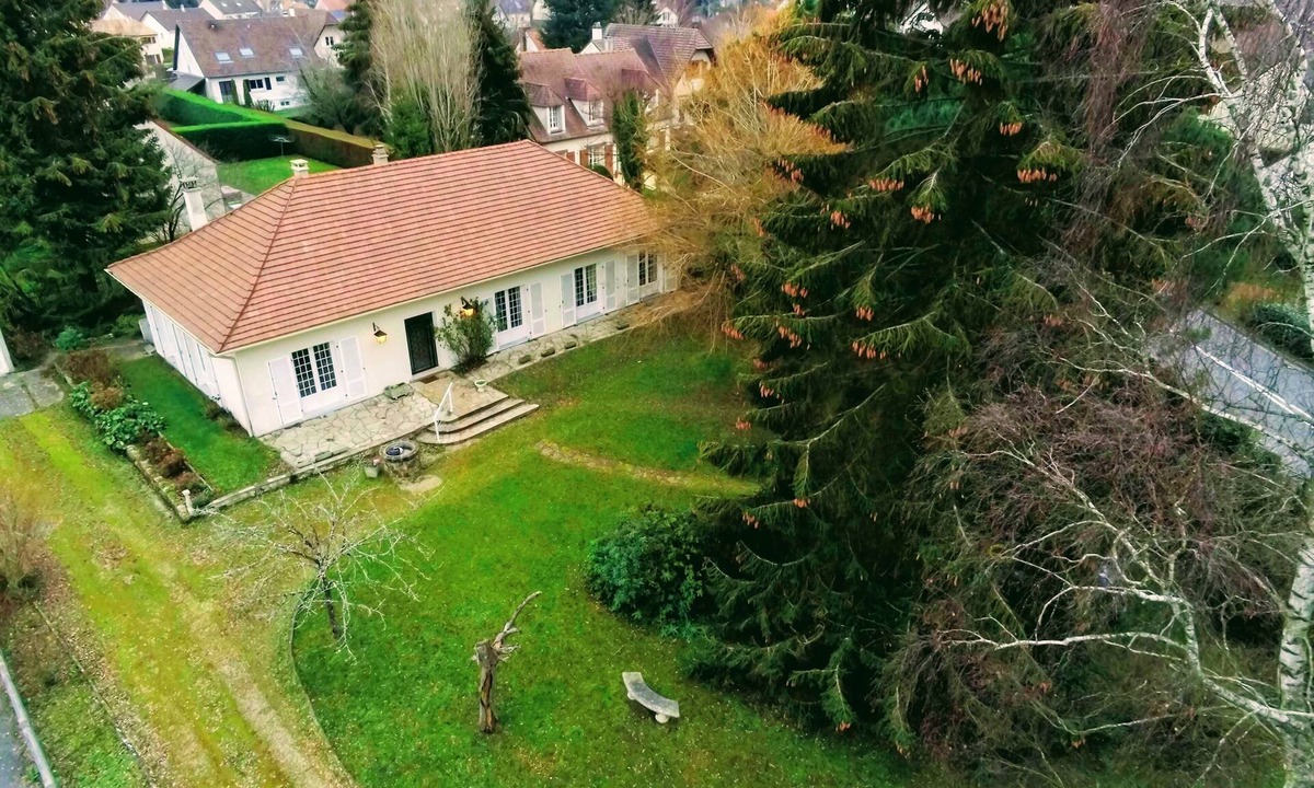 Les Molieres Villa | Gîte La Châtelaine 4 épis 7 pers. set in 1634 m² of wooded grounds!