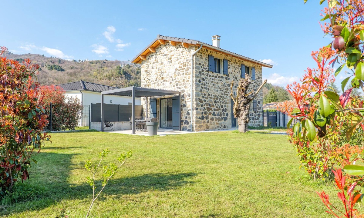 Fabras House | Gîte La Grange De Kylou – Charming Holiday Home in Ardèche, Mountain Views