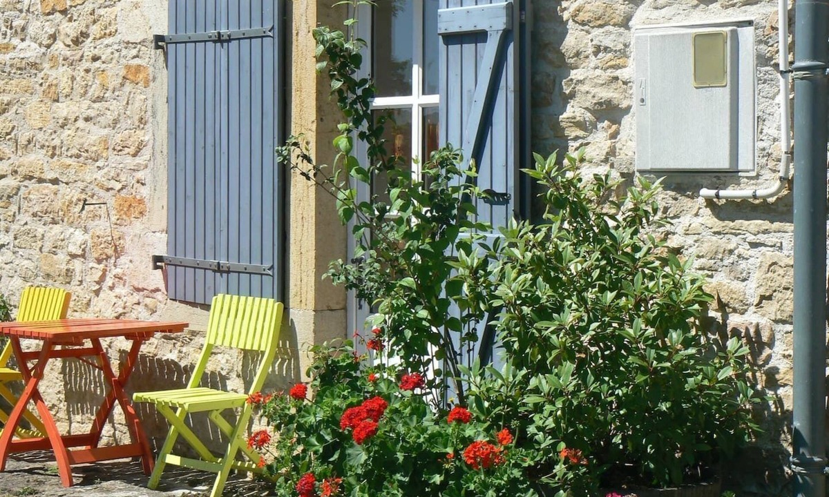 Saint-Laurent-la-Roche House | Gîte "La Varine"
