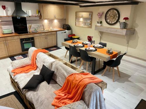 Cousance House | Gîte Le Refuge du Revermont pour 4 personnes