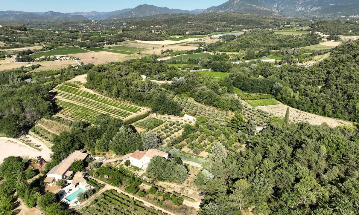 Crestet House | Gîte "Le Rosier" LE MAS DES Charrettes