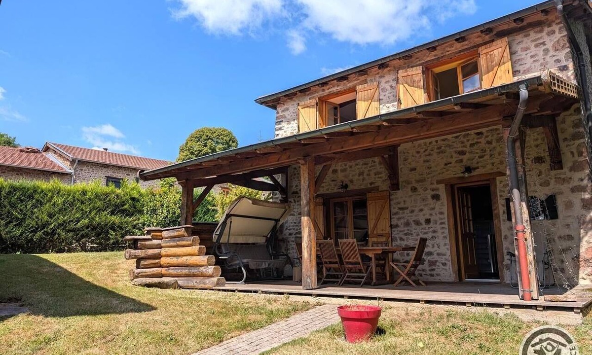Poule-les-Echarmeaux House | Gîte Le Serdoret - POULE-LES-ECHARMEAUX