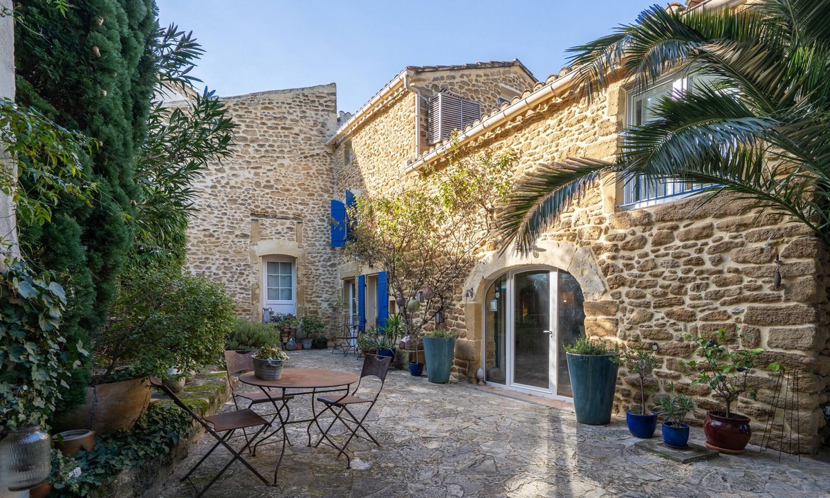 Suze-la-Rousse House | Gîte 'Les Aiguières en Provence' with Private Terrace, Private Garden and Wi-Fi