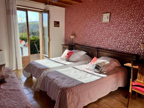Courzieu House | Gîte LES GOUTTES 2 chambres 2 SDB