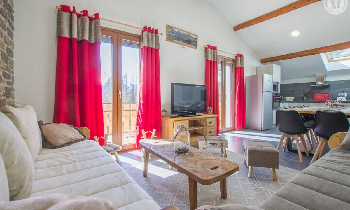 Termignon House | Gîte Les Mélèzes – Mountain Views, Balcony & Wi-Fi