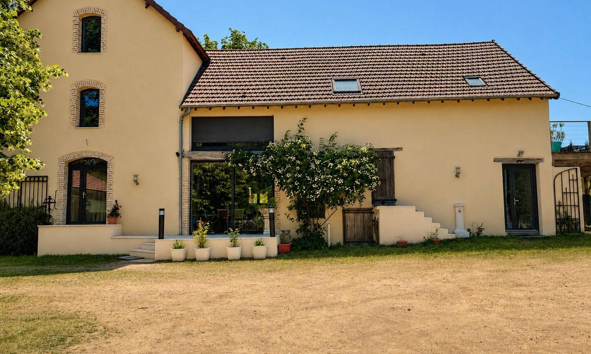 Barrais-Bussolles House | Gîte Moulin de Beaurevoir with swimming pool near Vichy