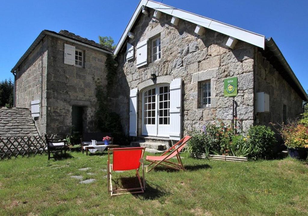 Le Chambon-sur-Lignon House | Gîte Nature au Chambon-sur-Lignon: Terrasse, Wifi, Proche Activités et Commerces - FR-1-582-137