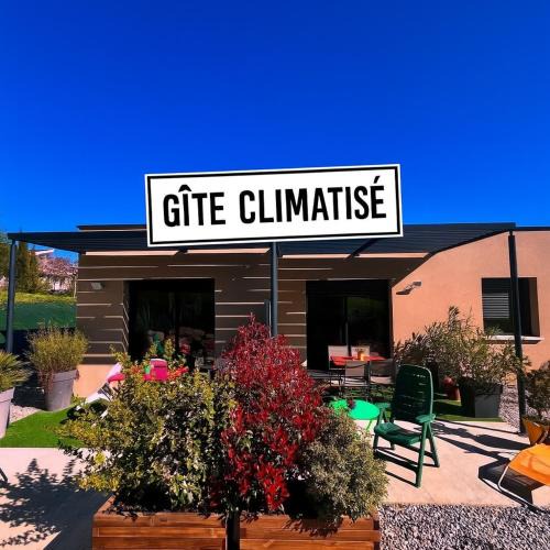 Beaucroissant Apartment | Gîte neuf au calme, RDC, Terrasse, Parking, 2 chambres, Clim