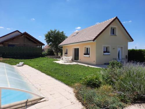 Fretigney-et-Velloreille House | Gîte paisible avec piscine partagée, clim - 5 pers. - FR-1-583-518