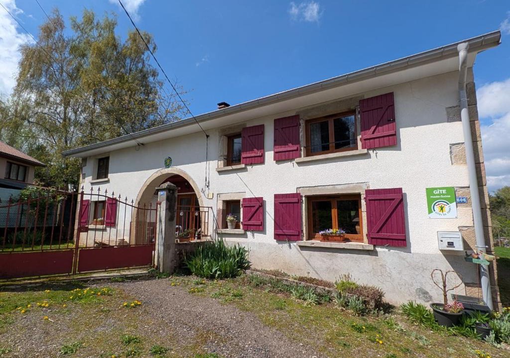 Saint-Bresson House | Gîte paisible dans ancienne ferme comtoise avec animaux acceptés - FR-1-583-416