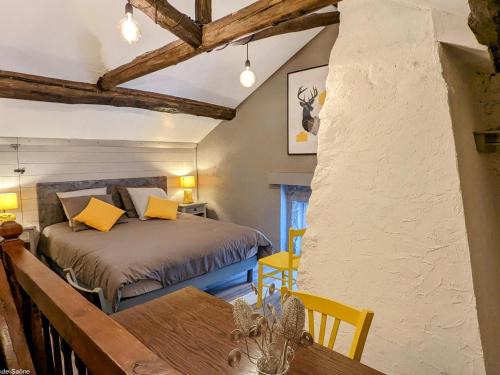Saint-Bresson House | Gîte paisible dans une ancienne ferme avec WIFI et parking à Saint-Bresson - FR-1-583-440
