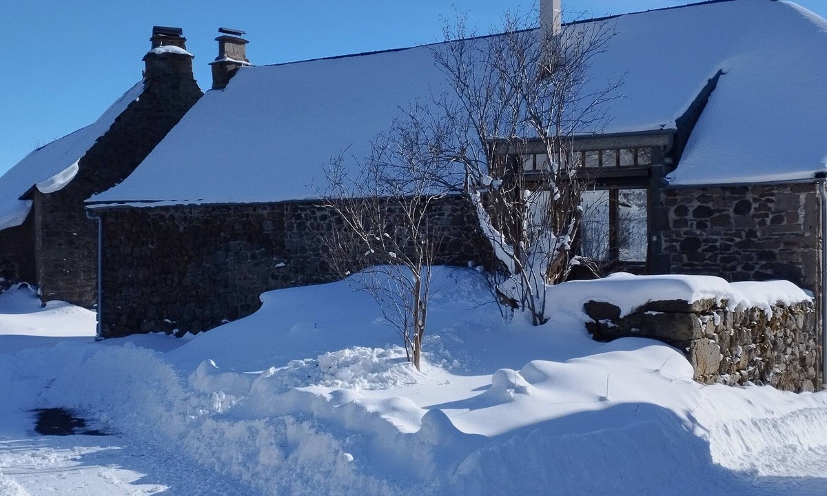 Dienne Apartment | Gîte Proche du Lioran Cantal, au Pied du Puy Mary. Animaux Acceptés