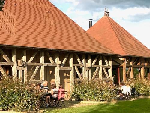 Montbeugny House | Gîte rustique au calme avec cheminée et jardin, 4 pers. - FR-1-489-600