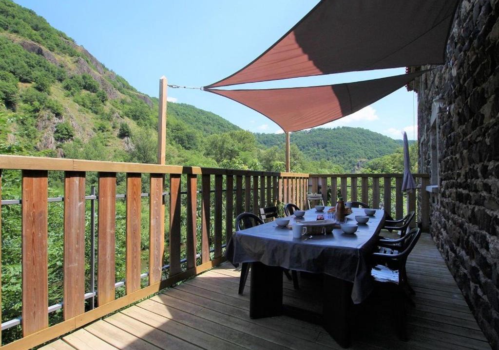 Saint-Julien-des-Chazes House | Gîte spacieux avec terrasse surplombant rivière, idéale pour pêche et sports d’eau, tout inclus - FR-1-582-17